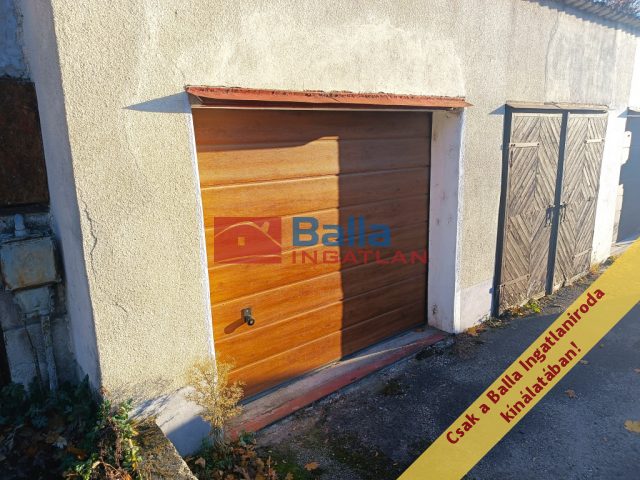 Eladó 15 m²-eskülönálló garázs Vác, Landerer utca: 10'900'000 Ft