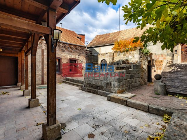 Eladó 200 m²-escsaládi ház Vác, Tímár utca: 124'900'000 Ft