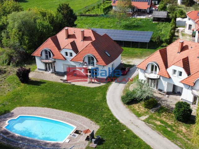 Eladó 68 m²-estársasházi lakás Velence, Fő utca: 100'000'000 Ft