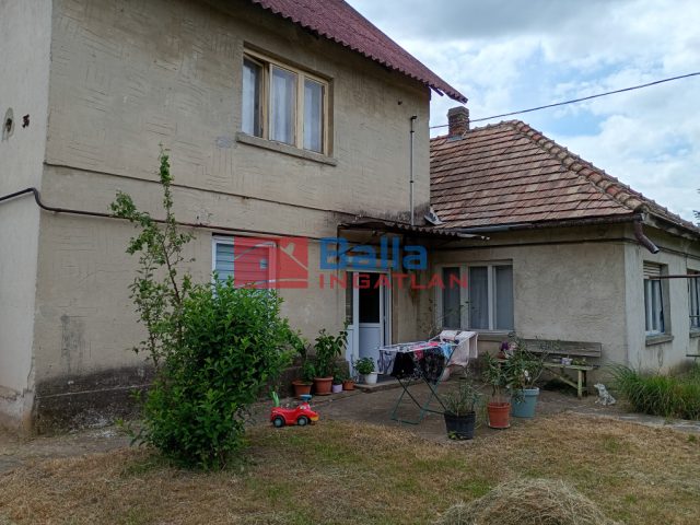Eladó 135 m²-escsaládi ház Velence, Határ utca: 70'000'000 Ft