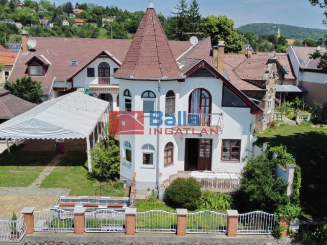 Eladó 935 m²-esvendéglátó egység utcai bejárattal Verőce, Árpád út: 415'000'000 Ft